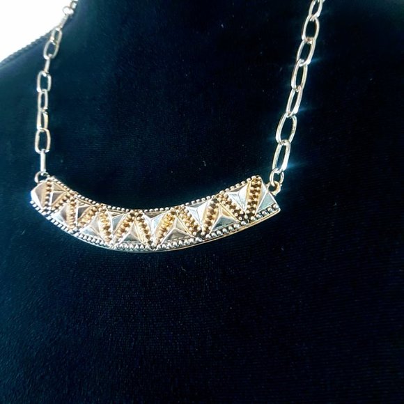 #J4 Silver 9” Triangle Pattern Fashion necklace - Picture 4 of 8